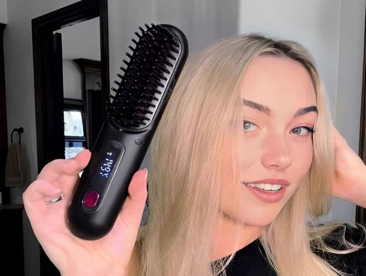 ⭐️⭐️⭐️257 Avis|209 Vendus. Brosse Lissante VIP Rechargeable : Soyez "Toli" et Prête en 5 Minutes, Même sans Courant !